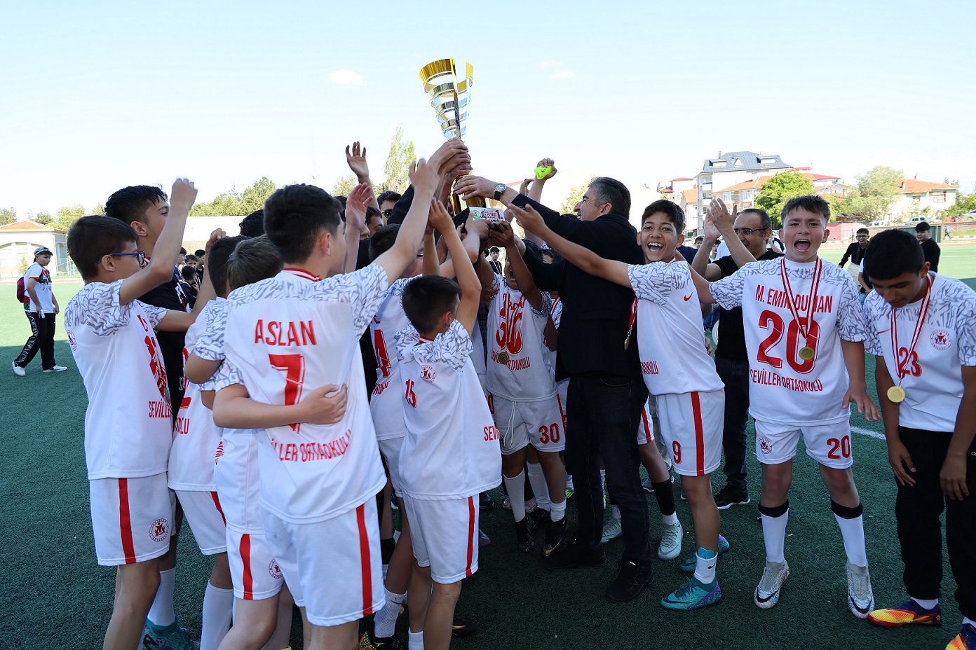39�UNCU ORTAOKULLAR ARASI FUTBOL TURNUVASI �AMP�YONU SEV�LLER ORTAOKULU