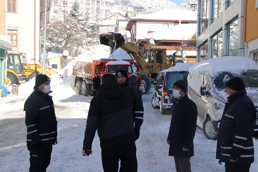 KAR TEMZLEME ALIMALARI ARALIKSIZ DEVAM EDYOR