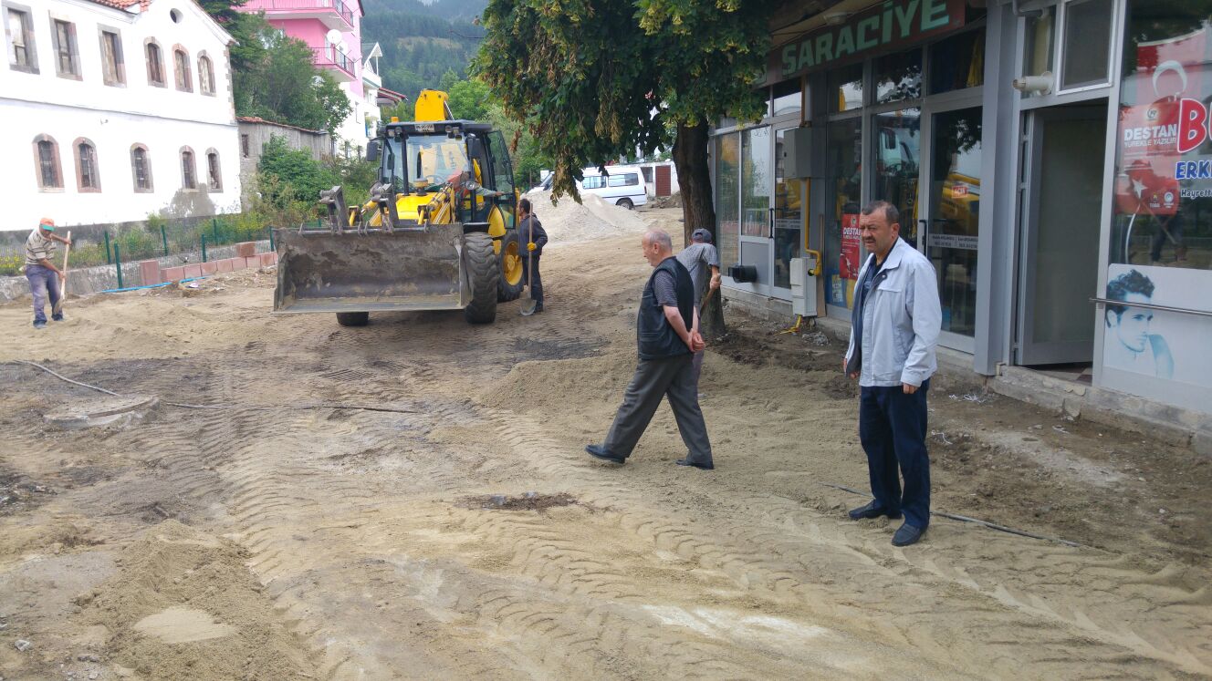 ALT GE��T TAMAMLANIYOR, ASFALT �ALI�MALARI BA�LIYOR