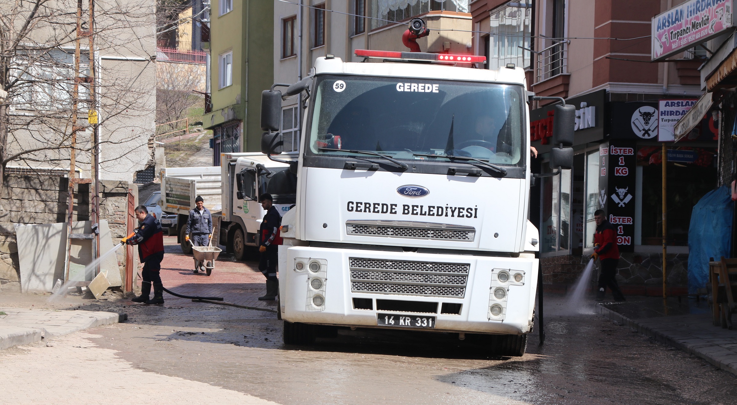 YOLLAR-KALDIRIMLAR YIKANMAYA BALANDI