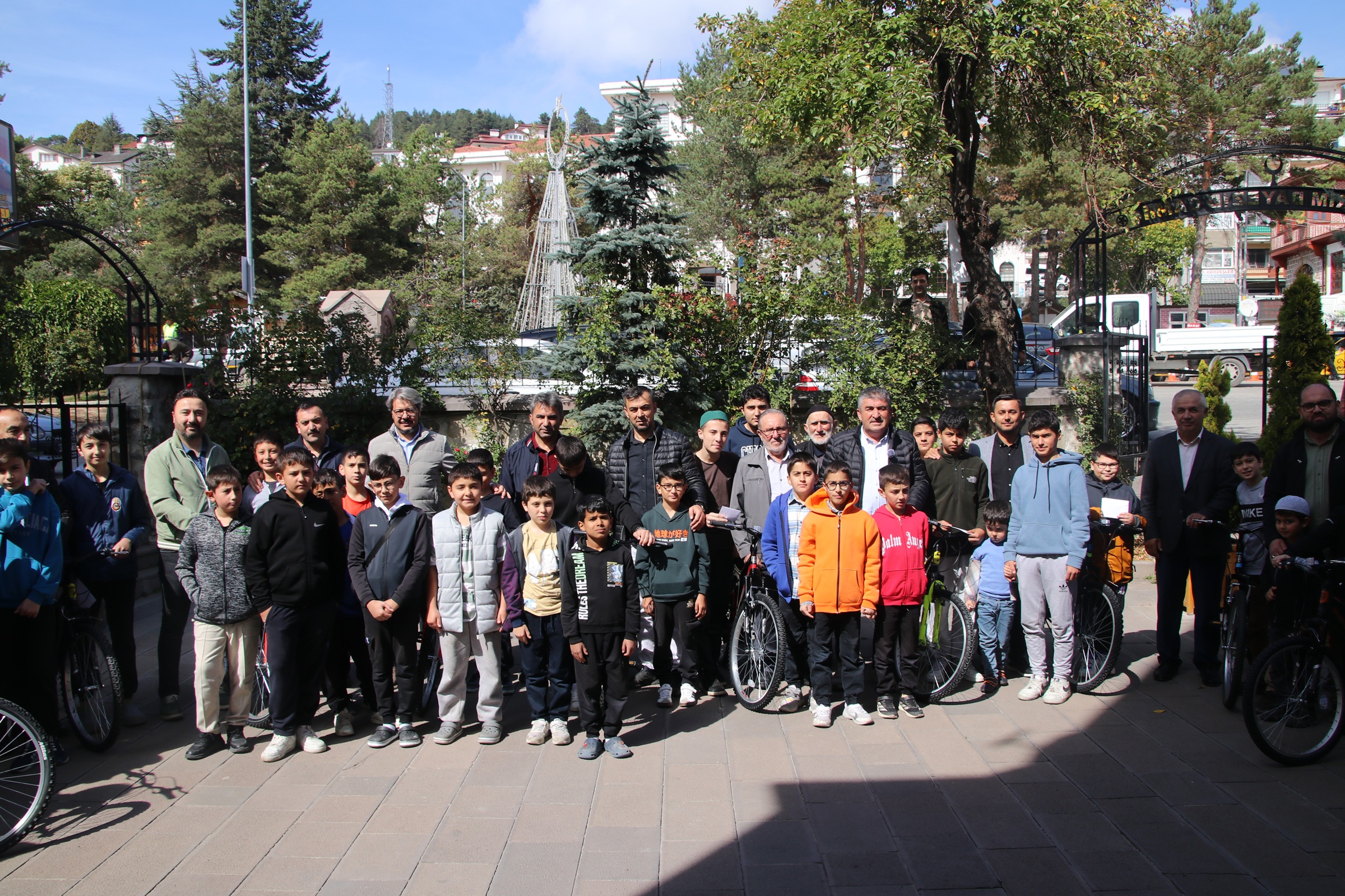 BAKAN ALLAR, RENCLERE BSKLETLERN HEDYE ETT