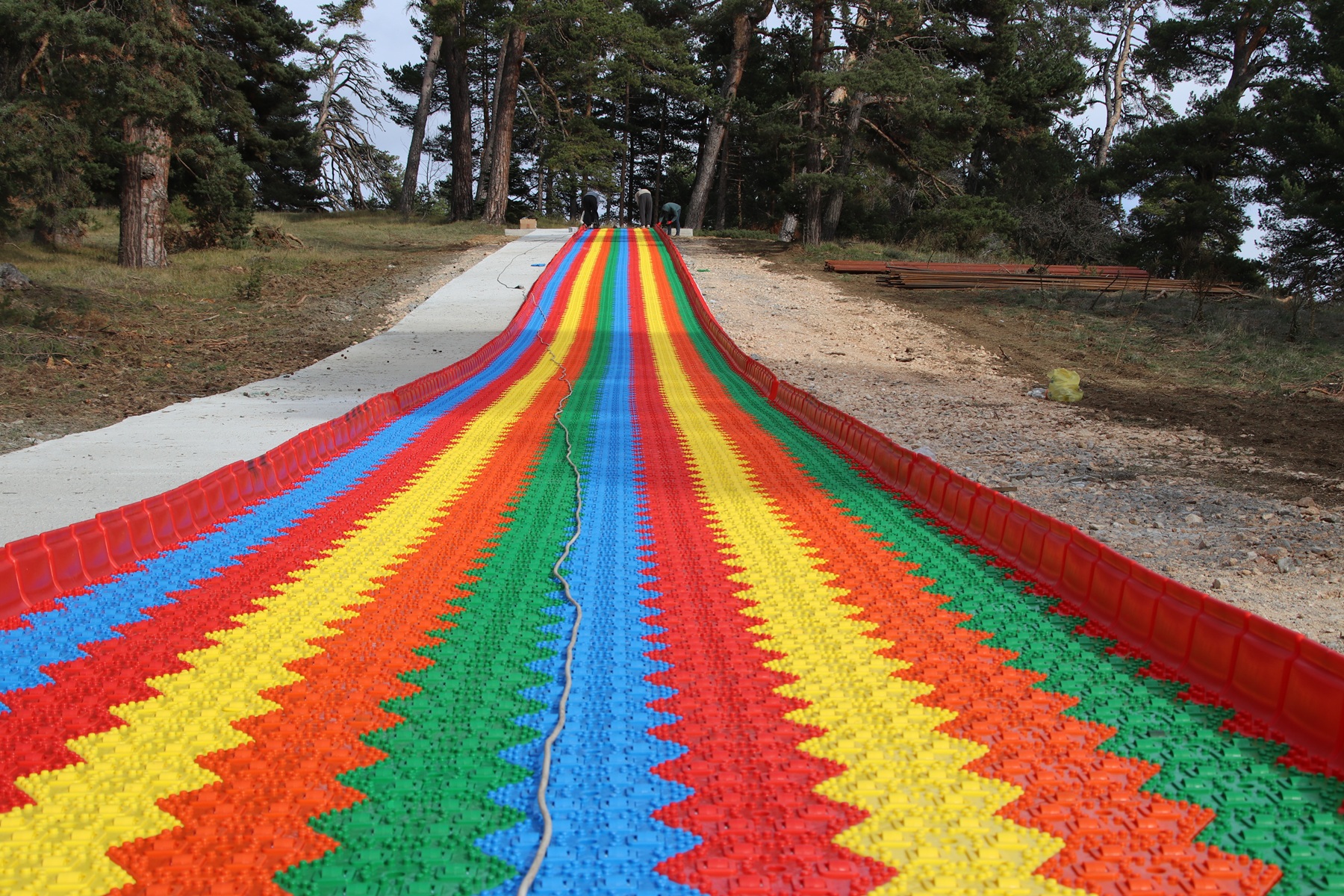 ESENTEPE MESRELݴNE RENKL DEV KAYDIRAK PROJES