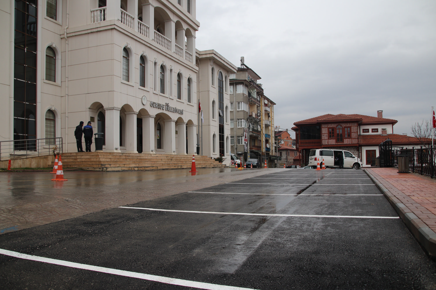 BELEDYE N YEN OTOPARK HAYATA GET