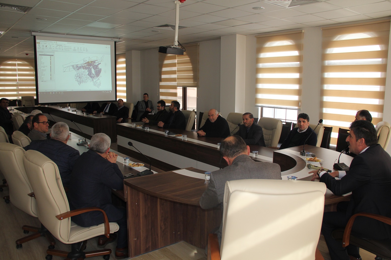 �ST��ARE TOPLANTILARI DEVAM ED�YOR