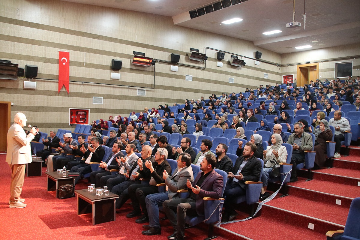 GEREDE�DE MANEV�YAT DOLU A�LE KONFERANSI VE KUR�AN T�LAVET� GER�EKLE�T�