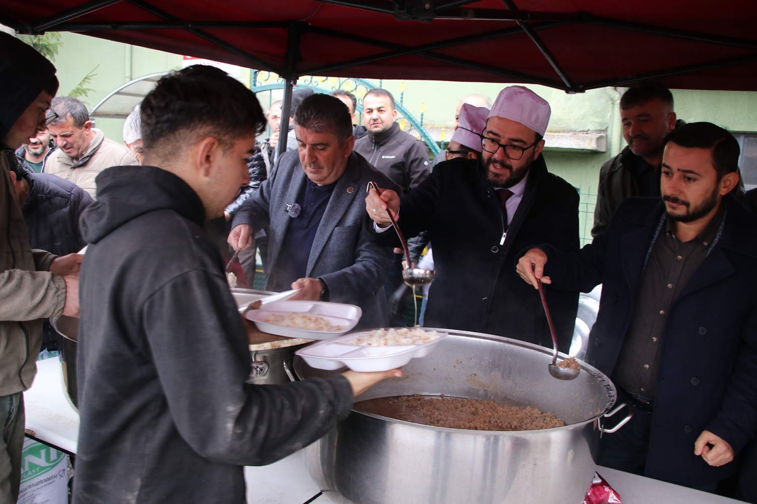 AH�L�K NAMAZ YEME�� GEREDE�DE YA�ATILIYOR